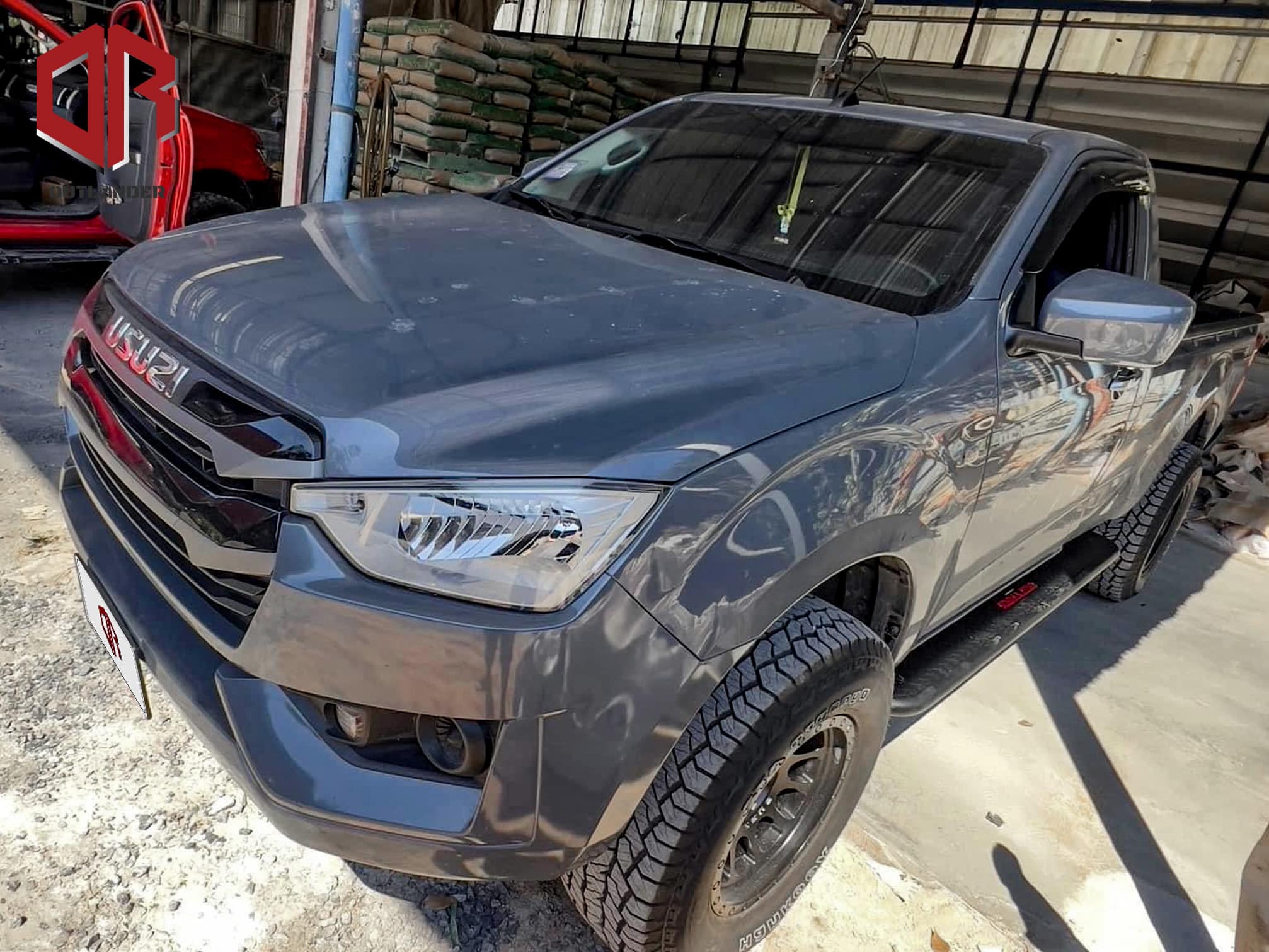 Isuzu Dmax2020 with Hunter Side steps
