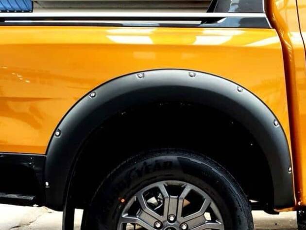 Kit complet : élargisseurs d'ailes, cache phares, cache porte réservoir, cache poignée