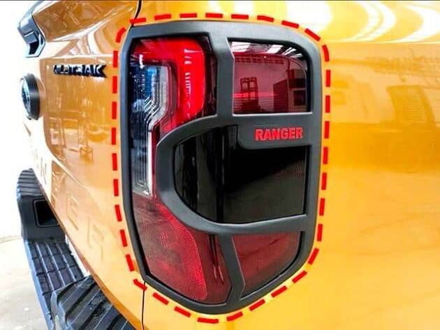 Cache phare arrière